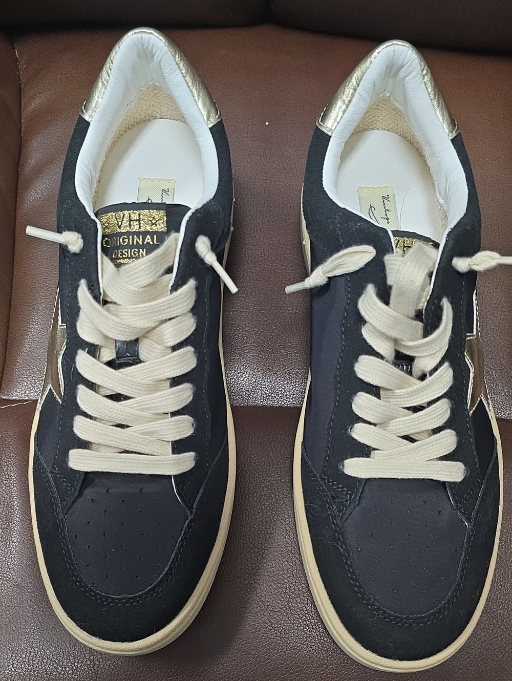 Women's Black & Gold Low-Top Sneakers Vintage Havana Size 10